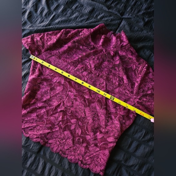 Guess Womens XS Extra Small-Small Burgandy Maroon Lace T Shirt Top - Picture 8 of 9
